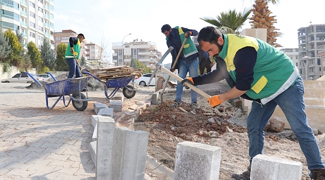 Karaköprü'de kilitli parke döşeme çalışmaları sürüyor