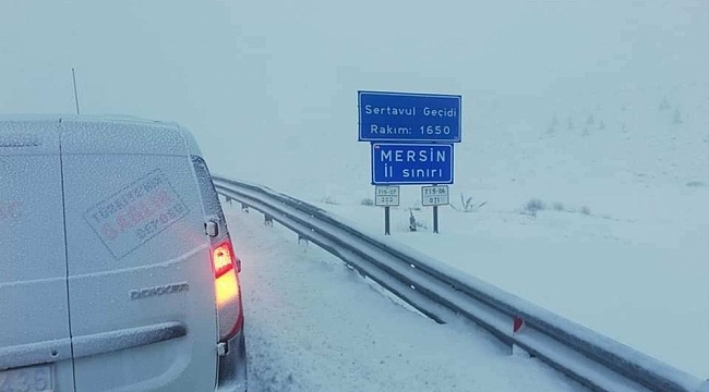 Karaman-Mut yolunda tipi ve buzlanma ulaşımı aksatıyor
