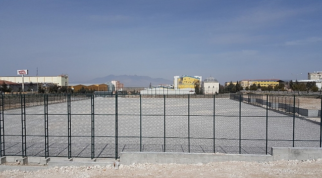 Karaman'da Organize Sanayi Bölgesine futbol sahası