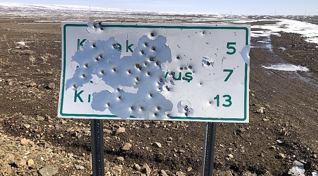 Kars'ta, tabelalar magandaların hedef tahtası oldu