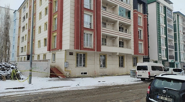 Kars'ta yangın çıkan bina geçici olarak kapatıldı