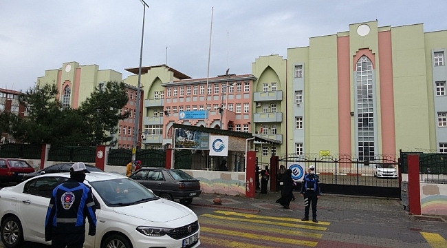 Kartal'da kısıtlama sonrası öğrencilerin ilk ders heyecanı başladı