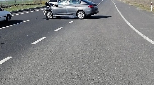 Kavşakta kaza: 3 yaralı