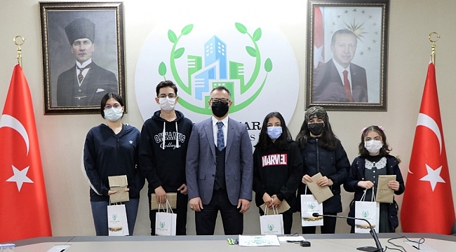 Kayapınar Kaymakamı Koç, başarılı öğrencileri ödüllendirdi