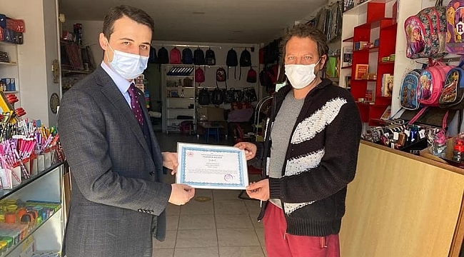 Kaymakam Alpay'dan kurallara uyan esnaflara teşekkür belgesi