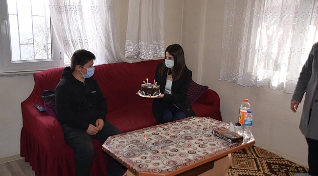 Kaymakam hanımdan doğum günü sürprizi