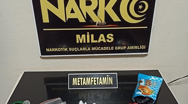 Kek paketinde uyuşturucu ile yakalandı