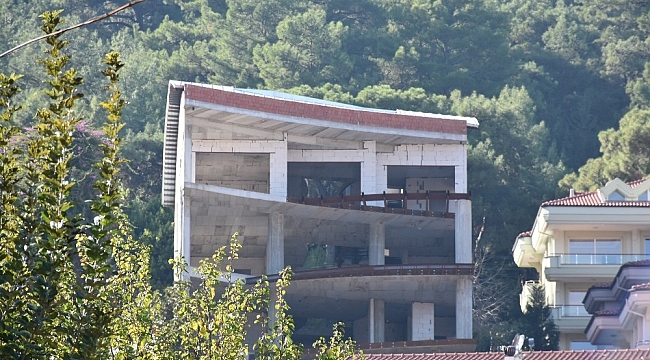 Kenan Evren'in metrekaresine 35 lira ödeyerek aldığı arsayı ve inşaatı kimse satın almıyor