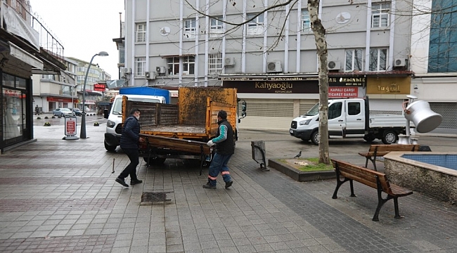 Kırmızı kategorideki Sakarya'da şehir merkezindeki banklar kaldırılıyor