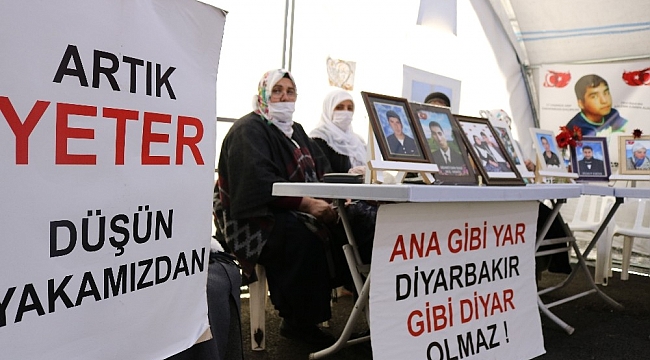 Kısıtlama sona erdi, evlat nöbetindeki aileler HDP önündeki çadırda yerlerini aldı