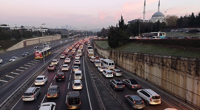 Kısıtlama sonrası İstanbul'da trafik yoğunluğu