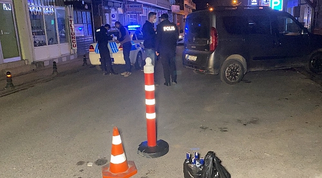 Kısıtlamada alkol şişeleriyle yakalanınca cezadan kaçamadılar
