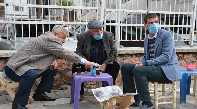 Kısıtlamalar kalktı, esnaf iş yerini temizleyip müşteri almaya başladı