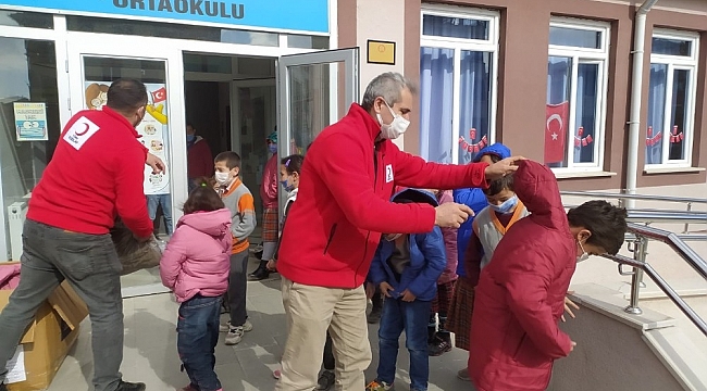 Kızılay ihtiyaç sahiplerini sevindirdi