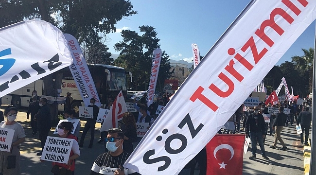 KKTC'de turizm emekçileri sokağa indi