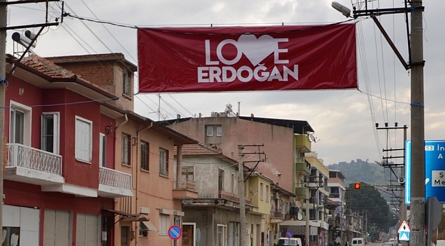 Koçarlı 'Love Erdoğan' pankartlarıyla donatıldı