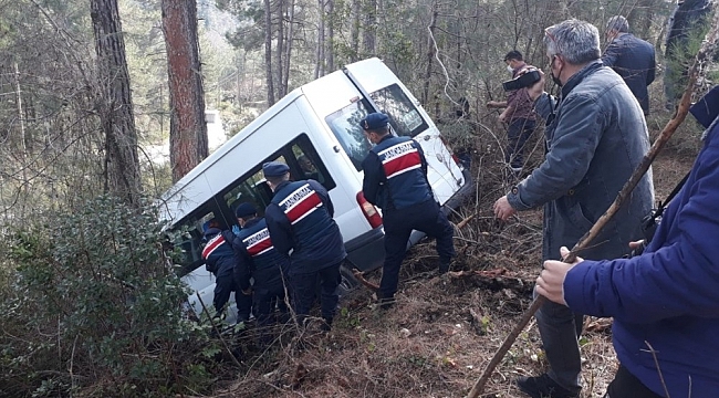 Konfeksiyon işçilerini taşıyan minibüs kaza yaptı: 10 yaralı