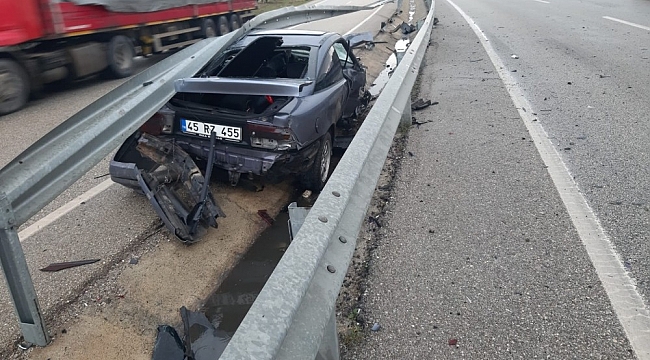 Kontrolden çıkan araç demir bariyerlere çarptı