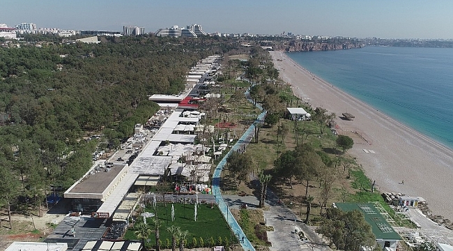Konyaaltı sahilindeki işletmeler kısıtlamasız ilk cumartesi gününü bekliyor