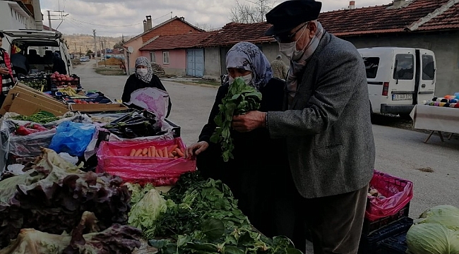 Köy muhtarının örnek davranışı gelenek oldu