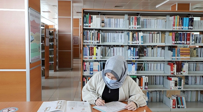 KTO Karatay Üniversitesi Merkez Kütüphanesi tüm okuyuculara kesintisiz hizmet veriyor
