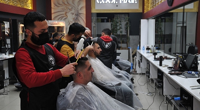 Kuaförler hafta sonu kısıtlaması kalktığı için mutlu