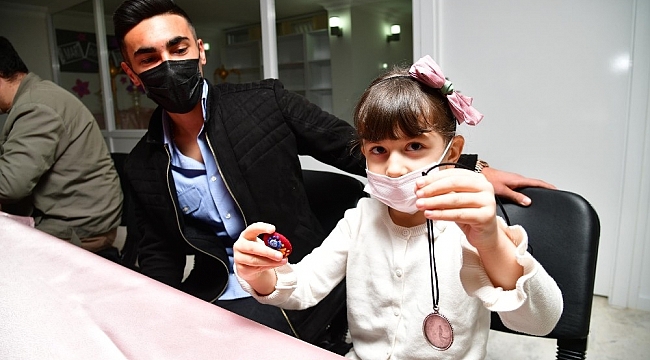 Kursiyer kadınlara eşlerinden 8 Mart Jesti