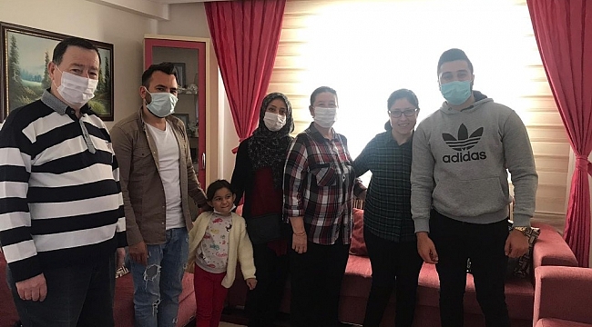 Kuşadası'nda AK Partili gençler down sendromlu çocuklarla bir araya geldi