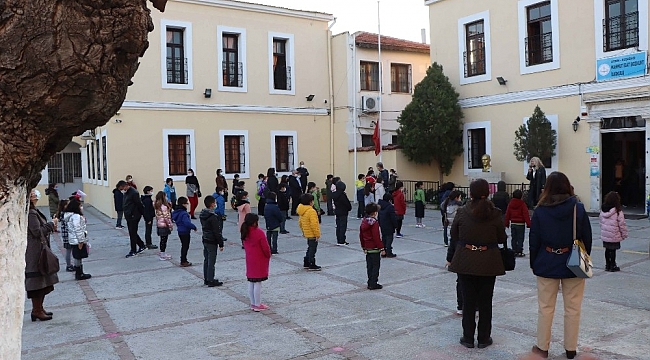 Kuşadası'nda okullar yüzyüze eğitime başladı