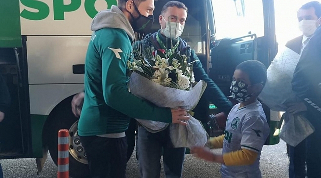 Lider Giresunspor'u İstanbul'da taraftarları karşıladı
