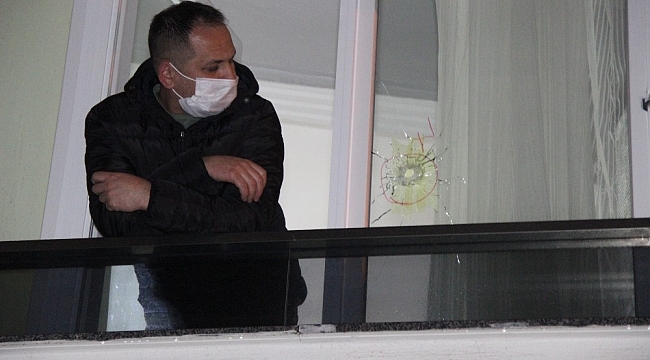 Lokaldeki kavgada havaya ateş açtı, kuşunlar yemek yiyen ailenin evine isabet etti
