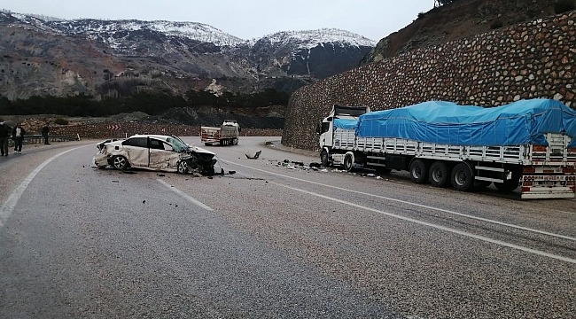Malatya'da otomobil ile tır çarpıştı: 2 yaralı