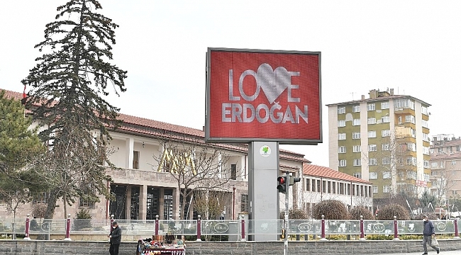 Mamak'ta "Love Erdoğan" görseli LED ekranlara yansıtıldı