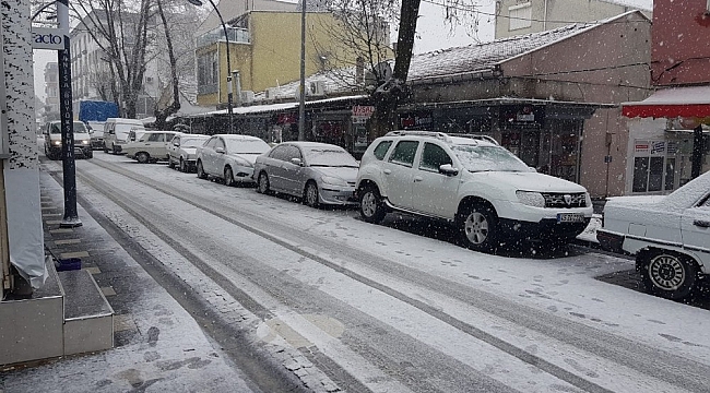 Manisa'nın Gördes ilçesinde kar yağışı başladı