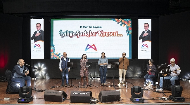 Mersin'de sağlıkçılar 'İyiliğe Şarkılar Konseri'nde sahne aldı