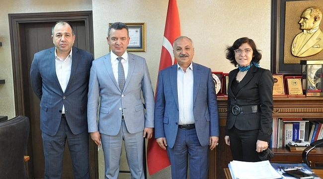 Mersin'de tabela kirliliği ve kaldırım işgaline izin verilmeyecek