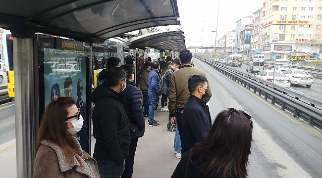Metrobüslerde korkutan yoğunluk
