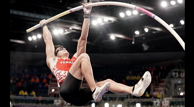 MEÜ öğrencisi milli atlet Ersu Şaşma Türk atletizm tarihine geçti