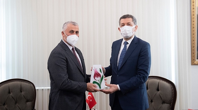 Milli Eğitim Bakanı Selçuk, KKTC Milli Eğitim ve Kültür Bakanı Amcaoğlu ile görüştü