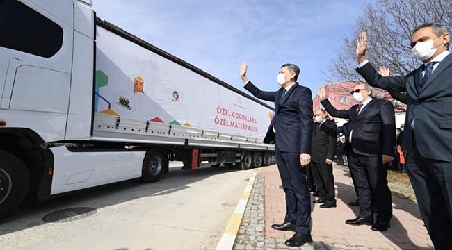 Milli Eğitim Bakanı Ziya Selçuk,