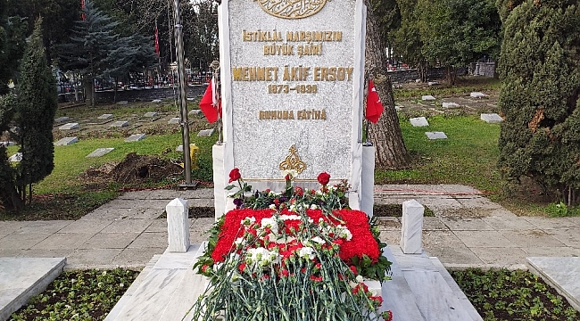 Milli şair Mehmet Akif Ersoy kabri başında anıldı