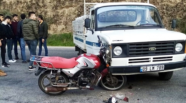 Motosiklet kamyonete ok gibi saplandı