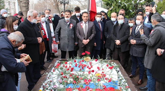 Muhsin Yazıcıoğlu kabri başında dualarla anıldı