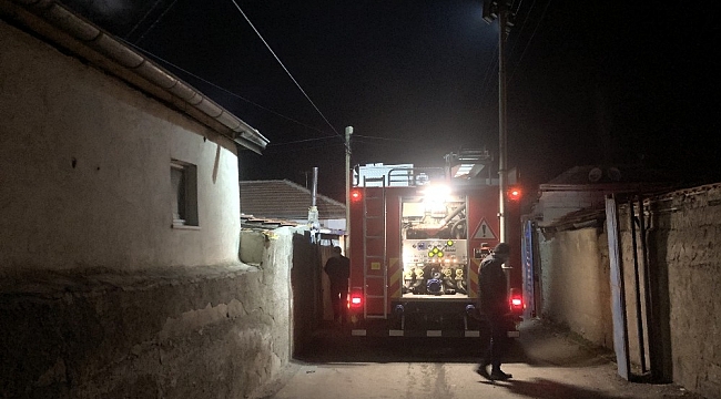 Müstakil evin çatısında çıkan yangın söndürüldü
