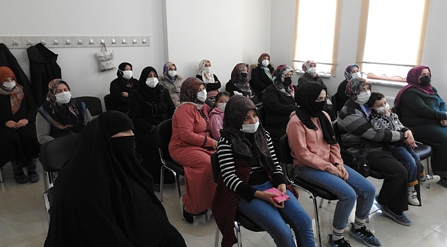Narkotik polisi anne ve anne adaylarına uyuşturucu ile mücadeleyi anlattı