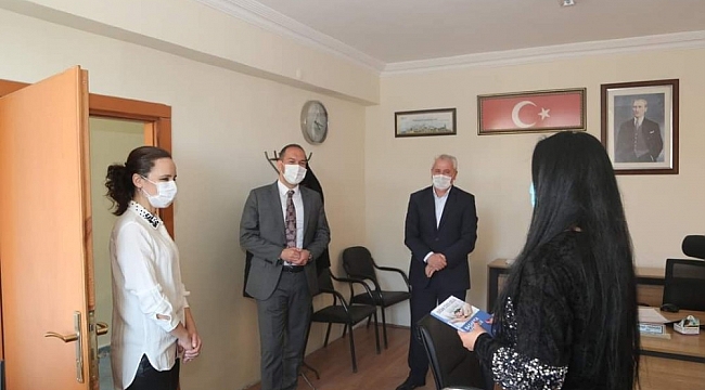 Niğde Belediye Başkanı Özdemir'den Kadın Personele Anlamlı Jest