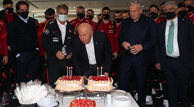 Nihat Özdemir'in doğum günü kutlandı