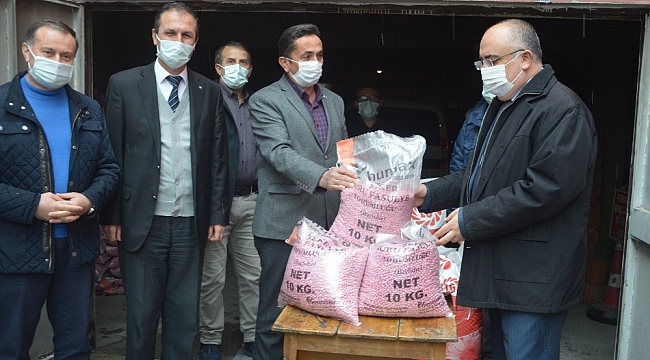 Niksar'da 480 çiftçiye tohum desteği