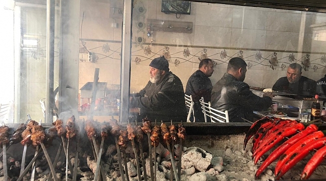 Ocak başında kebap ciğer keyfi