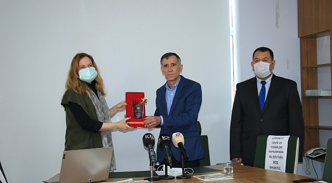Ödüllü projeye katkı sağlayanlara plaket